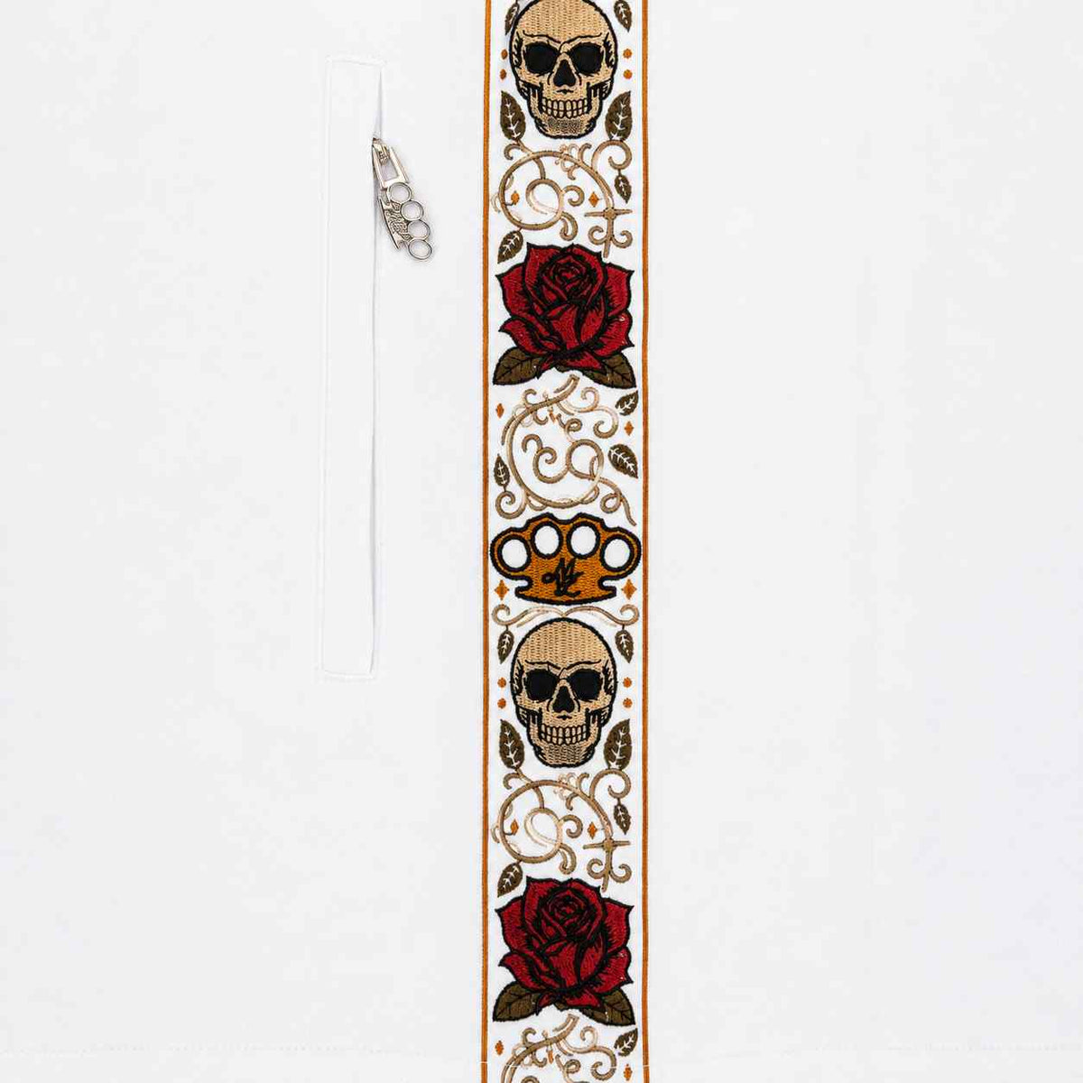 Close-up van de Calavera zijband met skulls, rode rozen en MVL logo naast de rits
