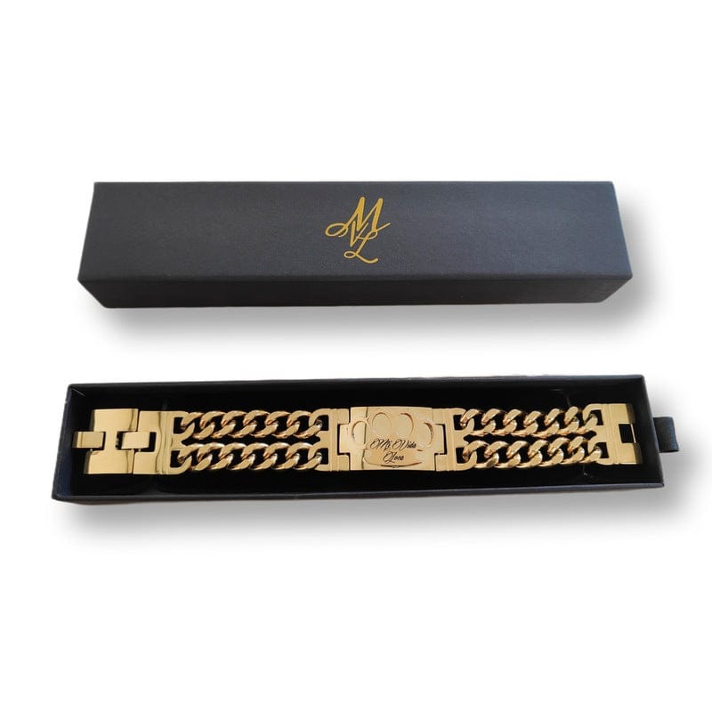 Pulsera MVL dorada en la caja de regalo MVL negra abierta con monograma ML dorado