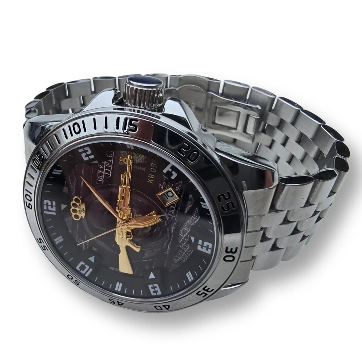 MVL AK47 Automatikuhr silber, Seitenansicht mit Edelstahl-Gliederarmband und MVL-Logo auf dem Zifferblatt