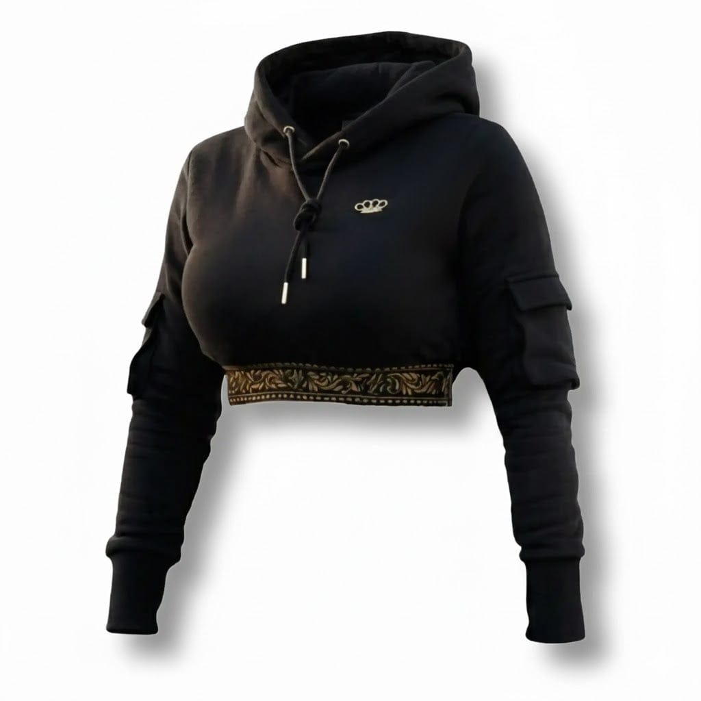 Sudadera corta de mujer MVL Meander negra con banda Meander dorada y bolsillos cargo sobre fondo blanco