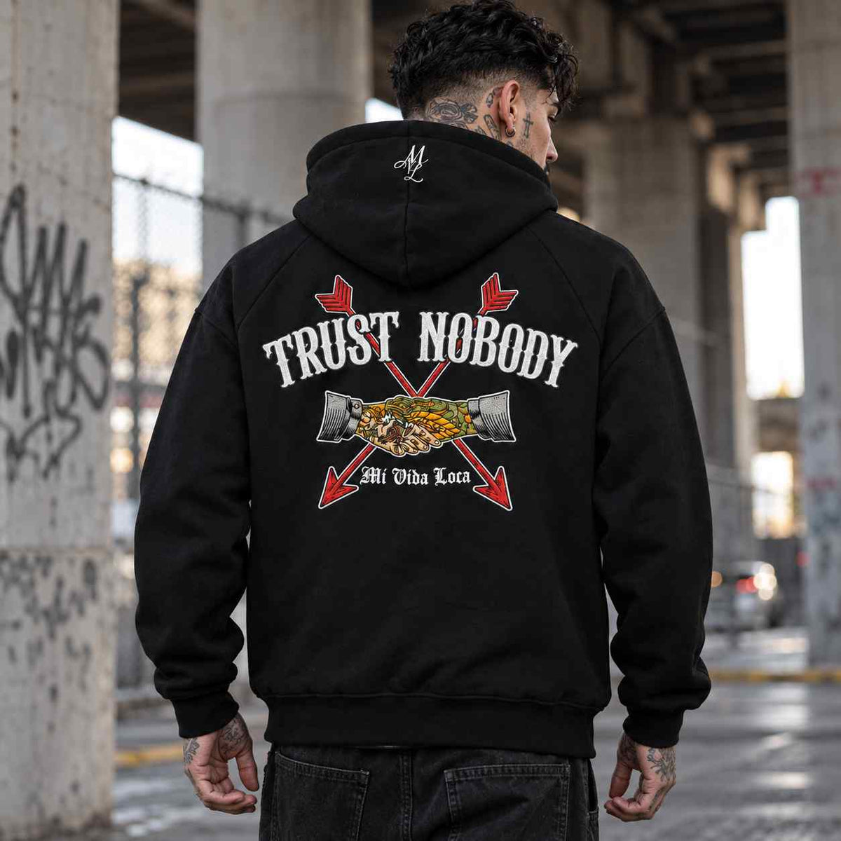 Bluza z kapturem i zamkiem „Trust nobody”
