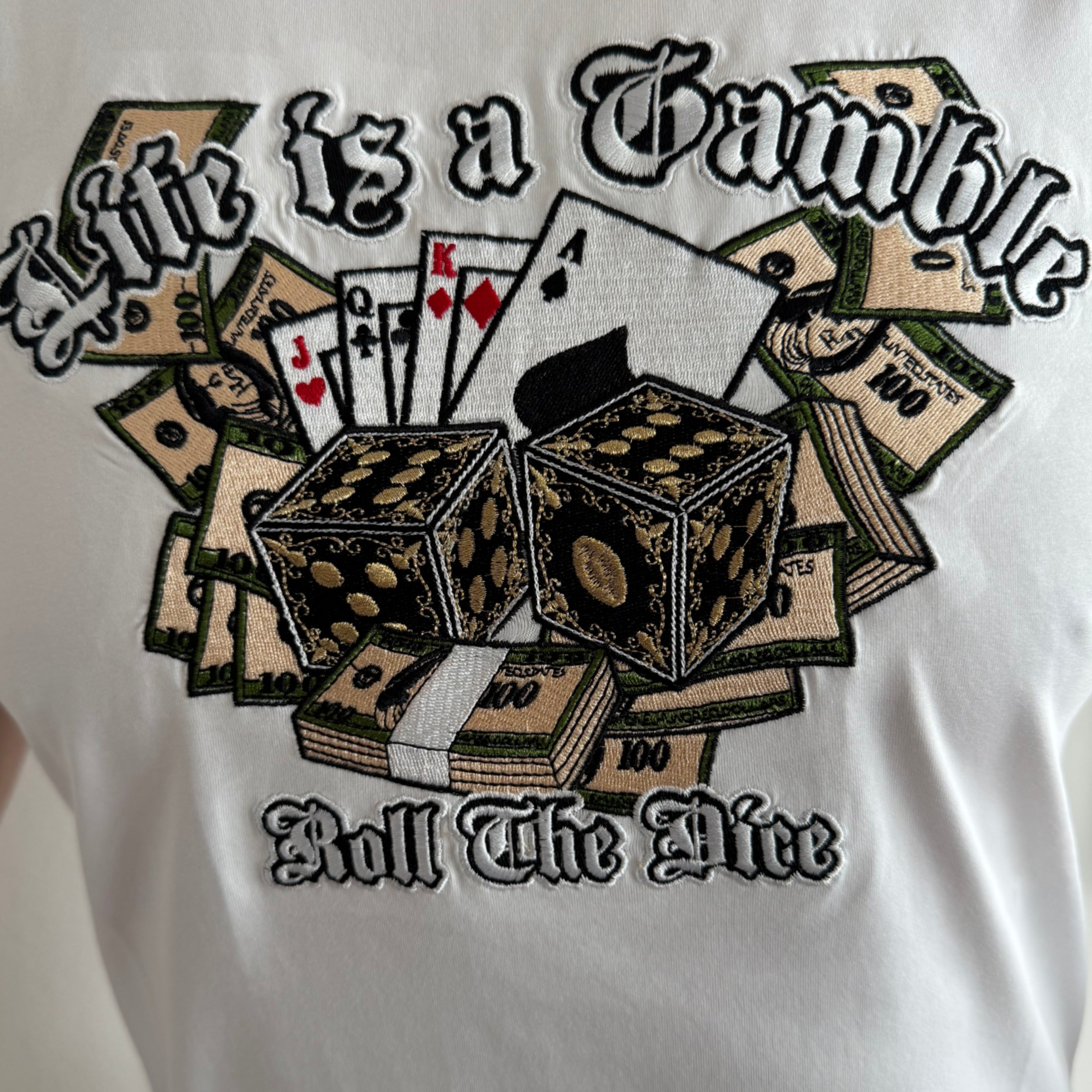 MVL Life ist ein Glücksspiel-Stickerei-T-Shirt - weiß