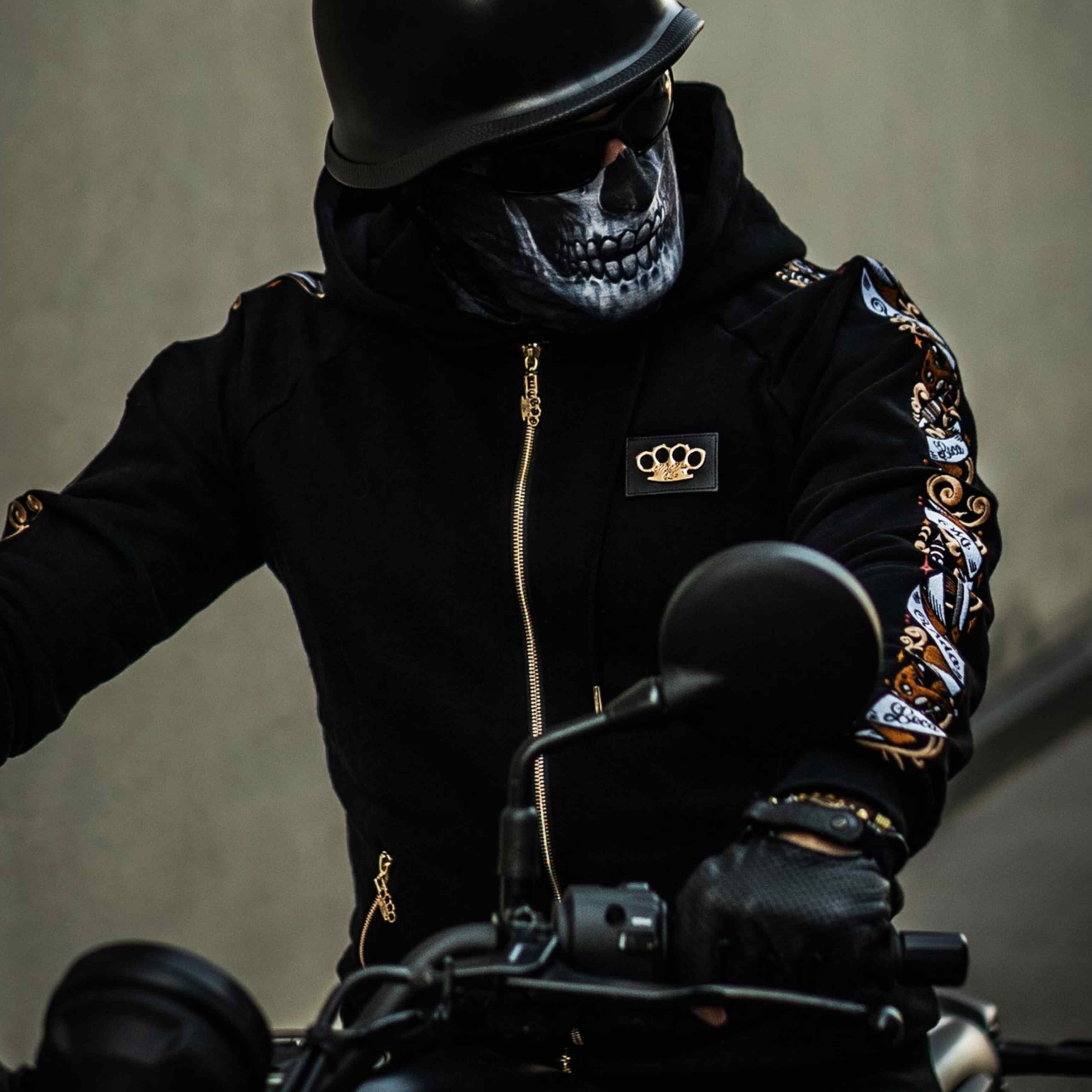 Felpa con cappuccio Savage decorata - nera