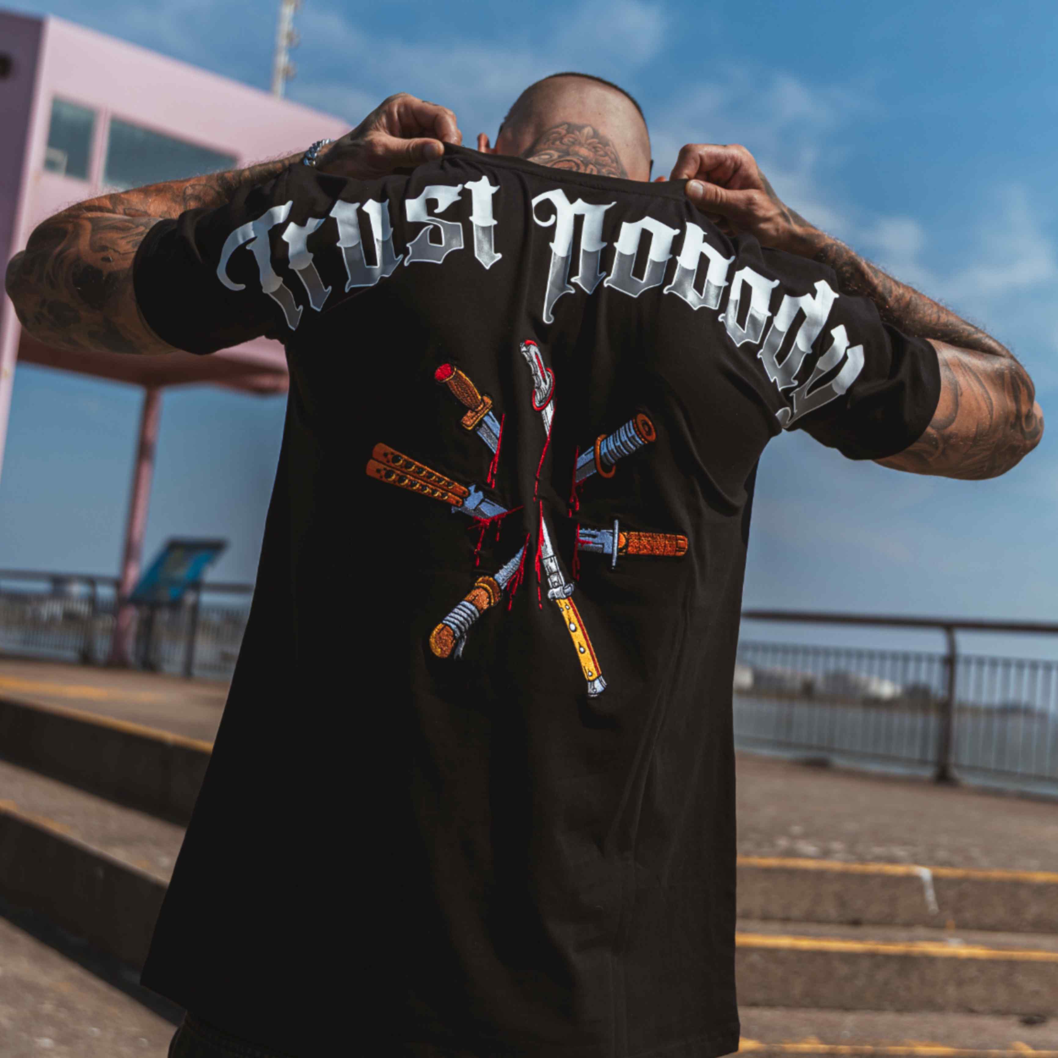 MVL "Trust nobody back stab" T-shirt