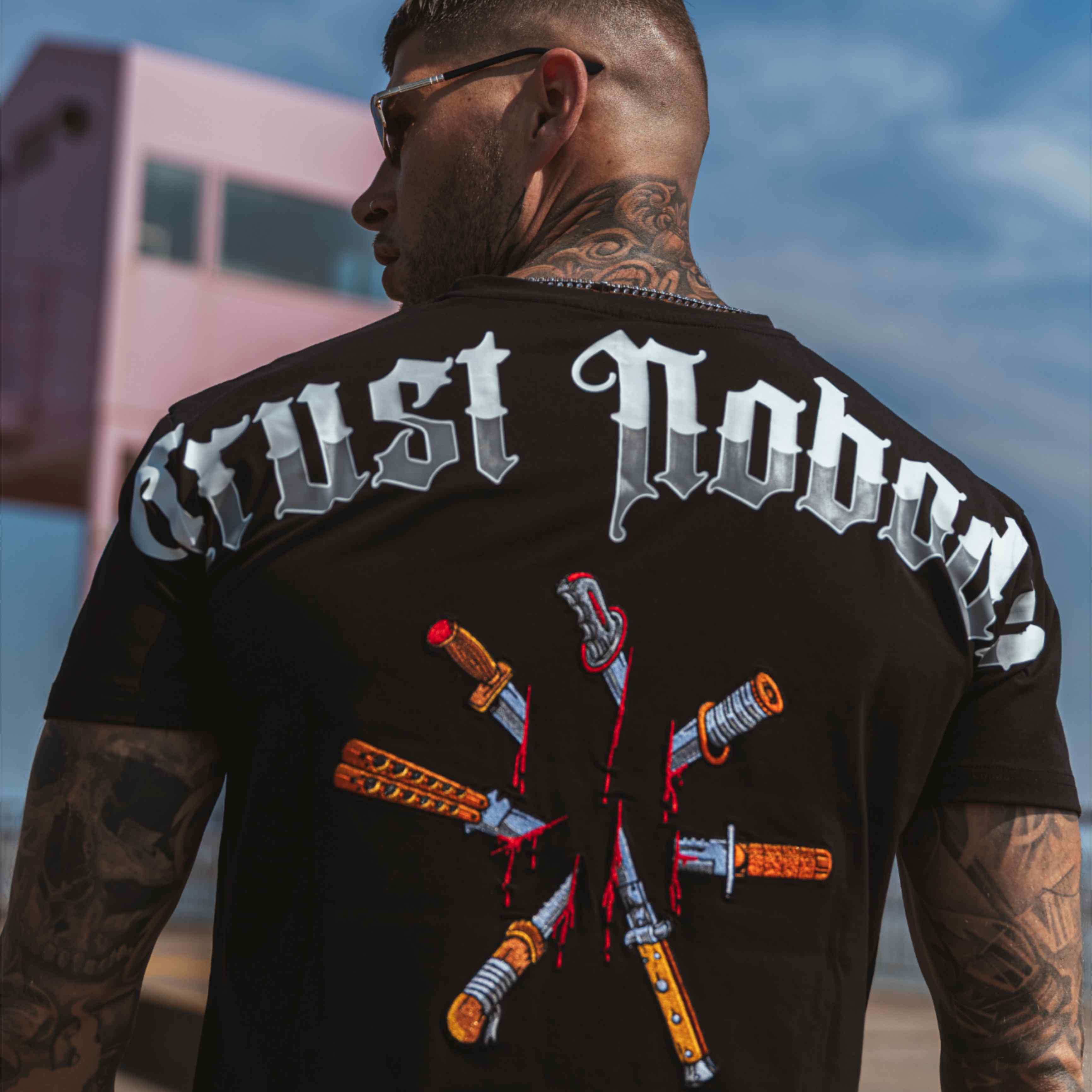 MVL "Trust nobody back stab" T-shirt