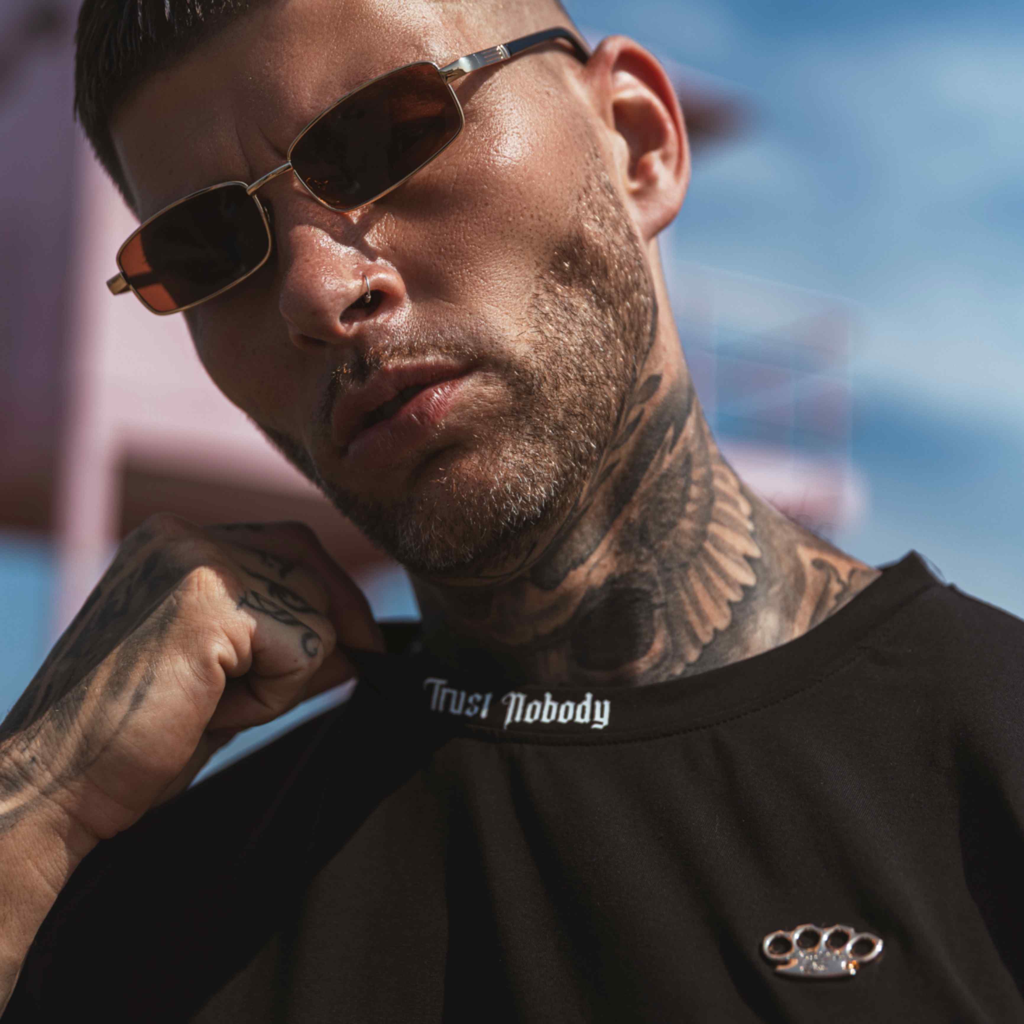 MVL "Trust nobody back stab" T-shirt